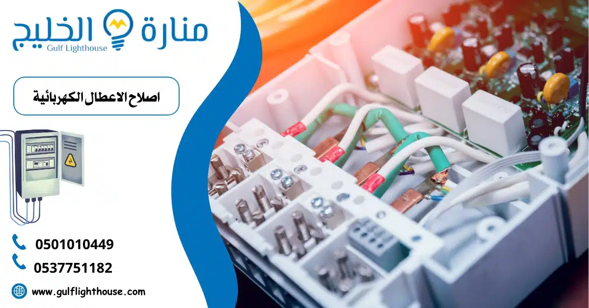 فني يستخدم جهاز كشف الاعطال